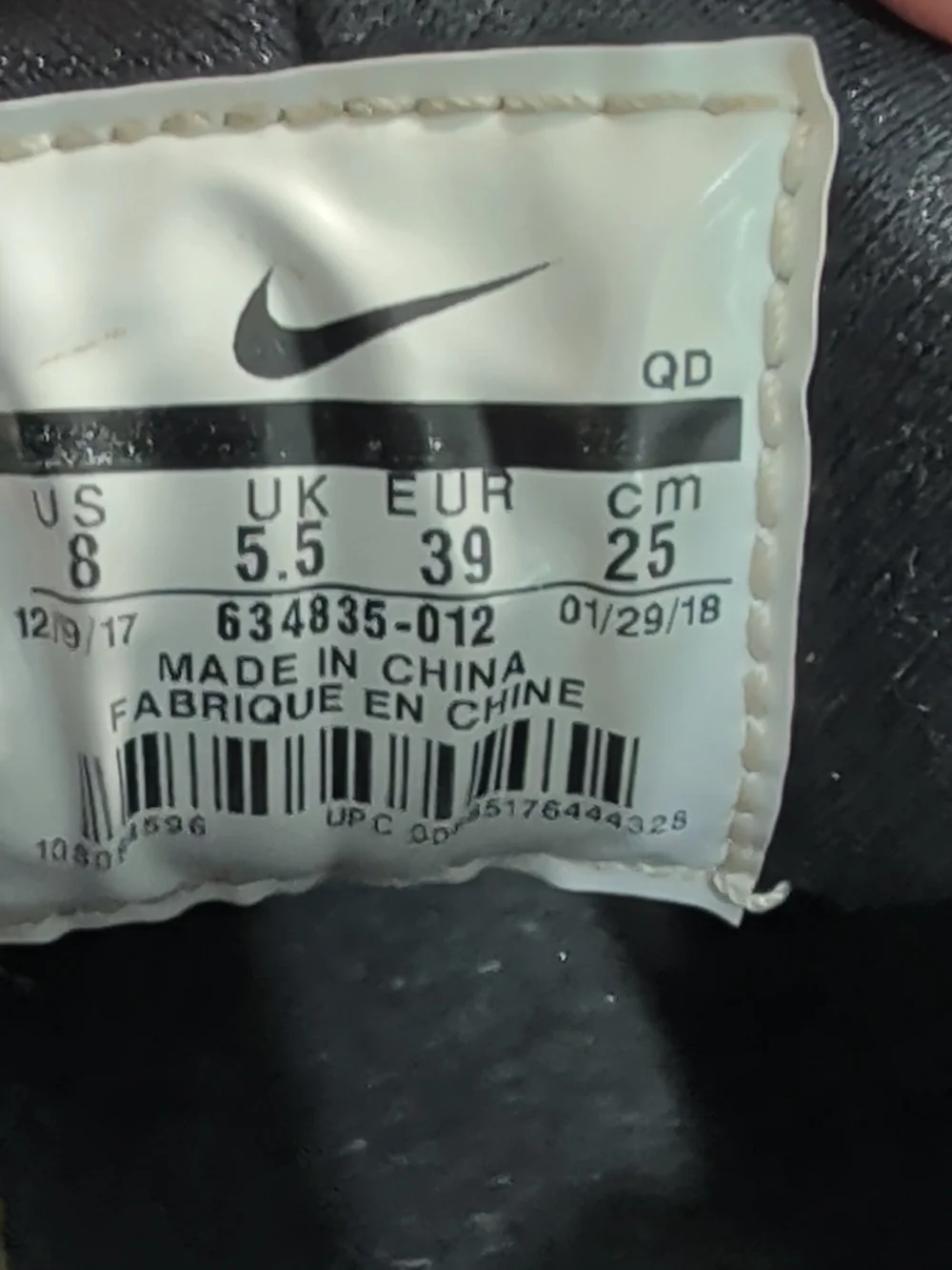 Nike Women’s Air Huarache Run Triple Black Size 8 Sneakers 634835-012